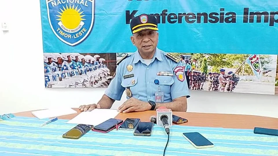 东帝汶警方在帝力科尔梅拉查处诈骗呼叫中心拘留6名外国嫌疑人，图片来源：TATOLI Tetum